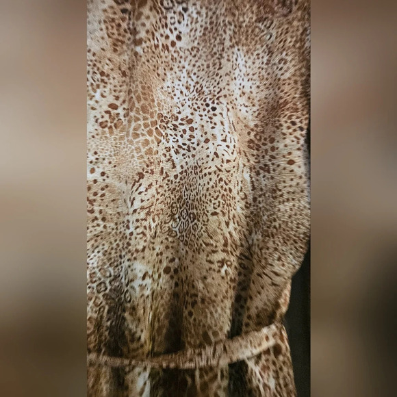 Delicates vintage leopard print satin robe. Size medium - Picture 5 of 6